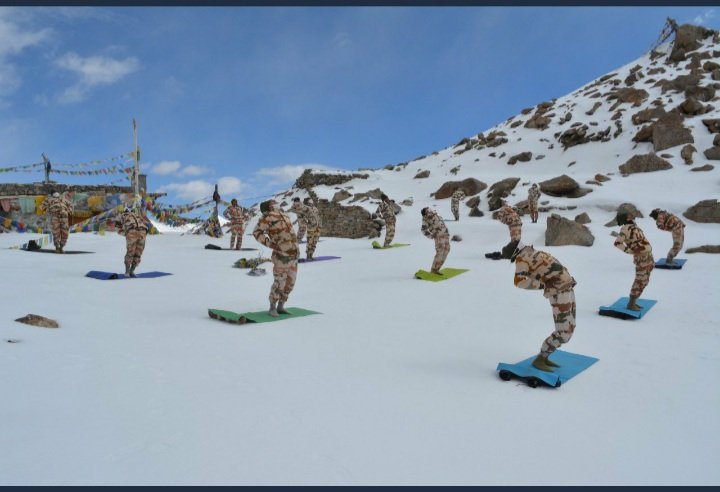 International Yoga Day 2020 The ITBP Jawans Practice Yoga at 18,000 Feet on the India-China Border!